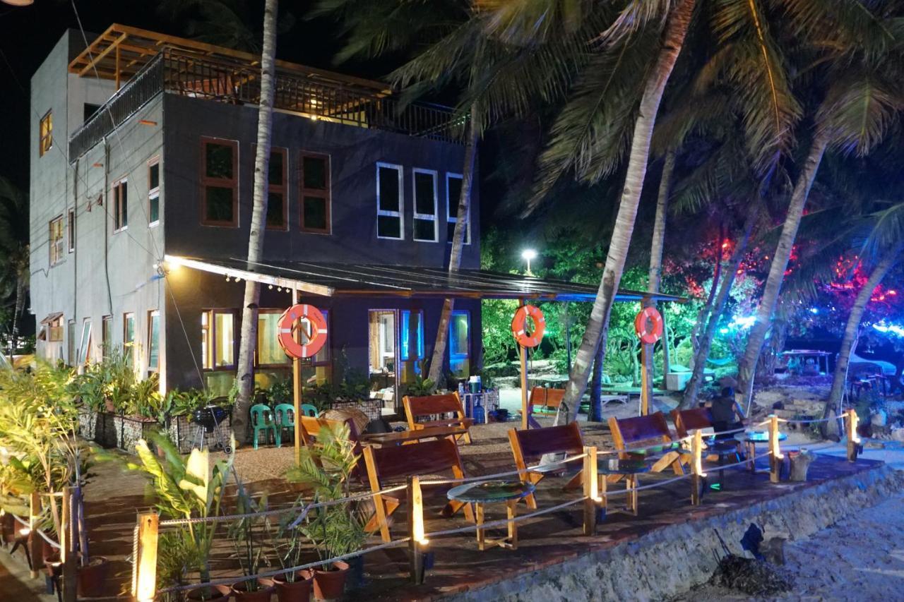 L Cafe Restobar & Lyn'S Guest House San Juan  Exterior foto
