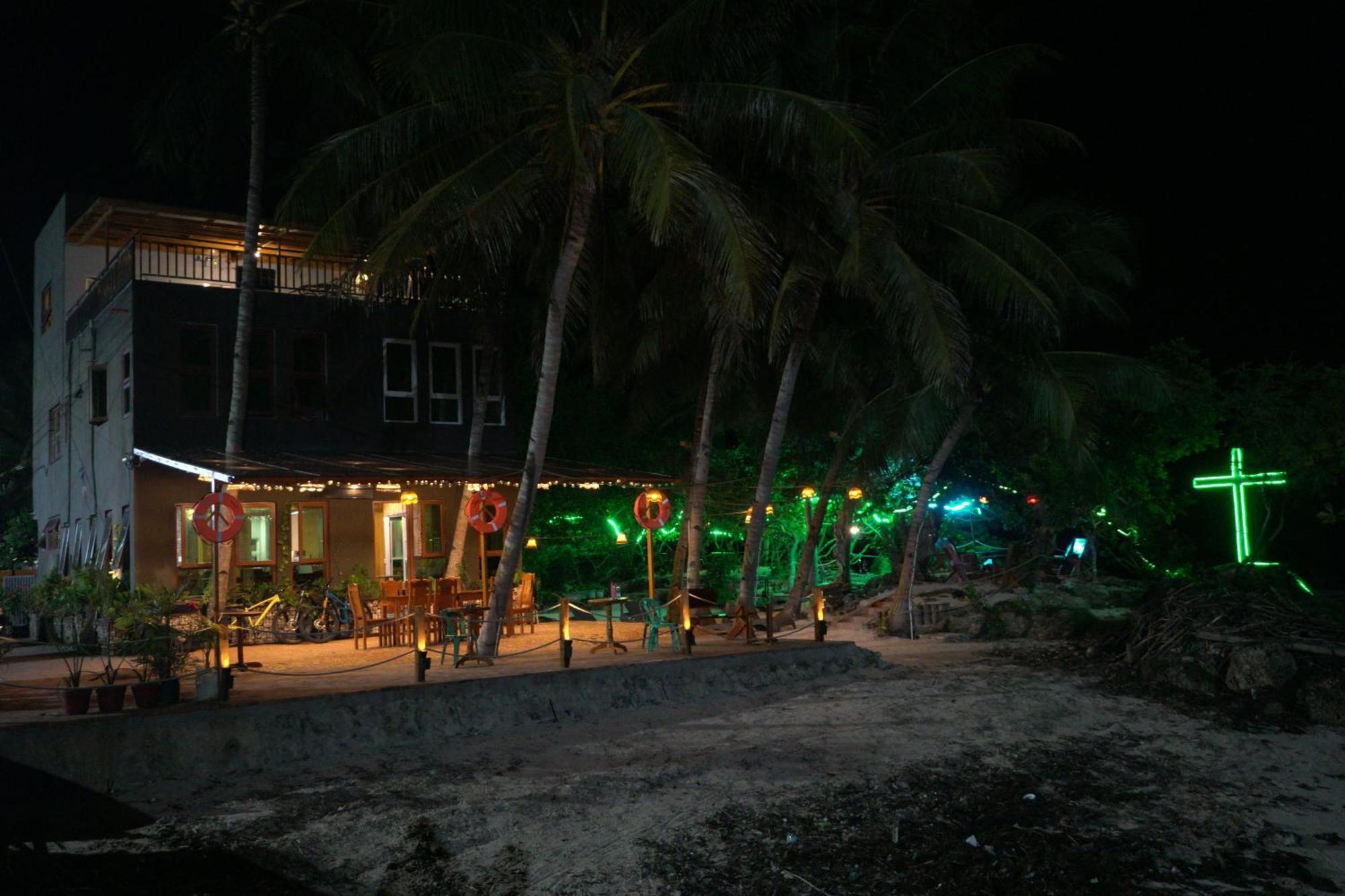 L Cafe Restobar & Lyn'S Guest House San Juan  Exterior foto